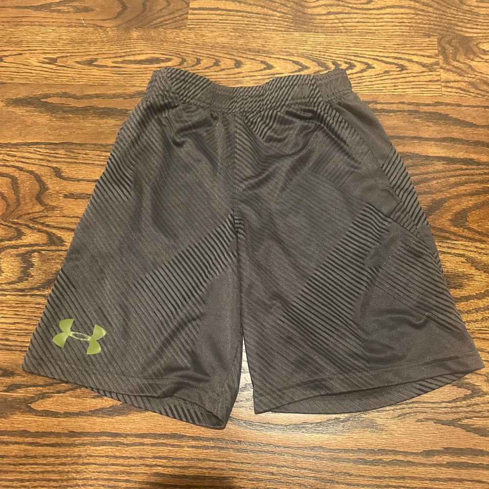 Under Armour youth kids Medium Grey shorts
